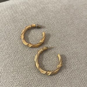 Earrings Hoops looks like gold . Missing one back will discount